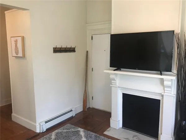 $2,400 | 46 Lee Avenue, Unit 1, Newport, RI 02840