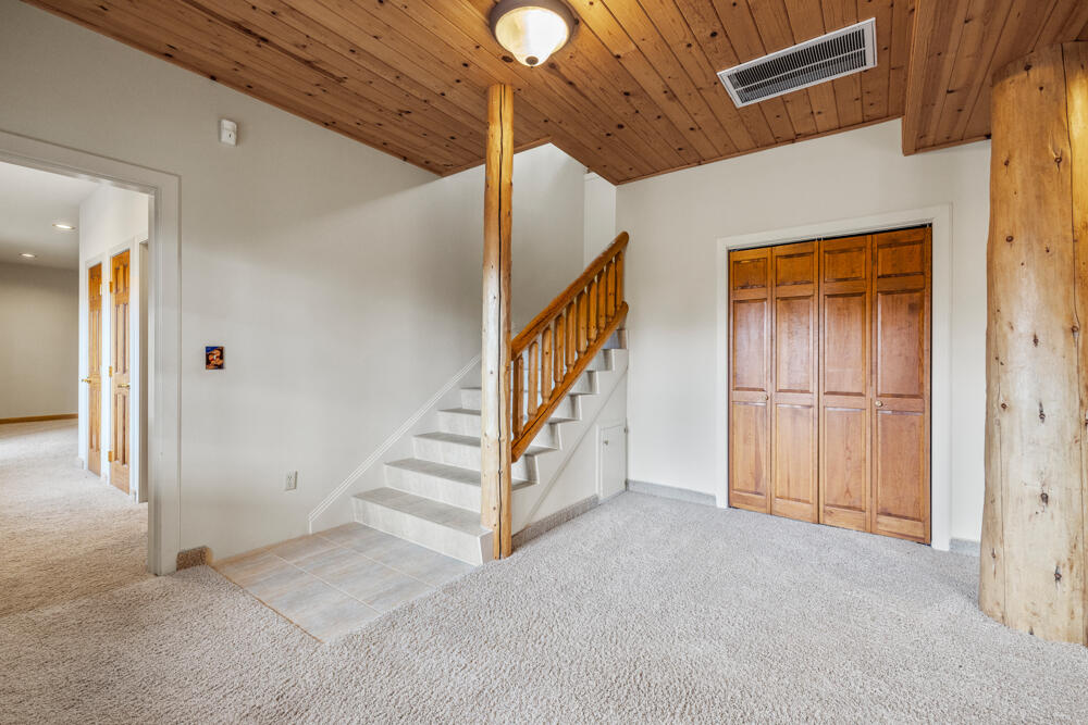 24624 Schaupp Road Klamath Falls, OR 97603 - Photo 44 of 62 24624SchauppRd.-Interiors-28