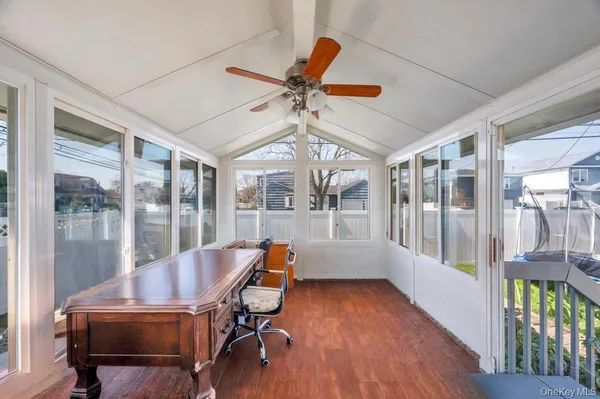 $599,999 | 398 33rd Street, Lindenhurst, NY 11757