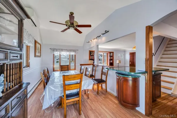 $599,999 | 398 33rd Street, Lindenhurst, NY 11757