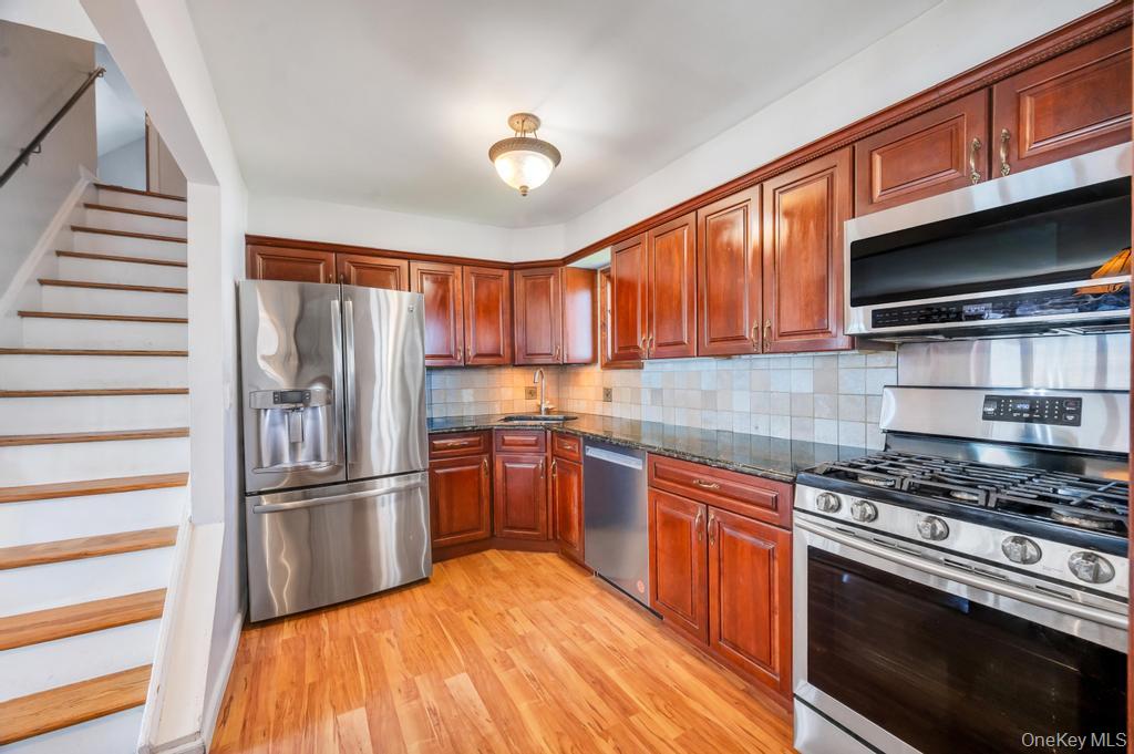 398 33rd Street Lindenhurst, NY 11757 - Photo 18 of 44 a kitchen with granite countertop a stove and a refrigerator