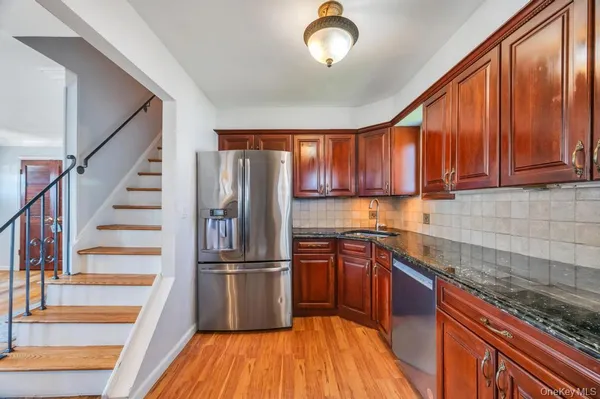 $599,999 | 398 33rd Street, Lindenhurst, NY 11757