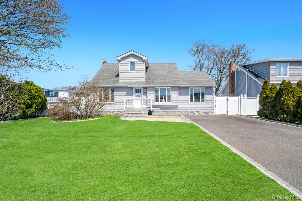 398 33rd Street Lindenhurst, NY 11757 - Photo 2 of 44 a front view of a house with yard and green space