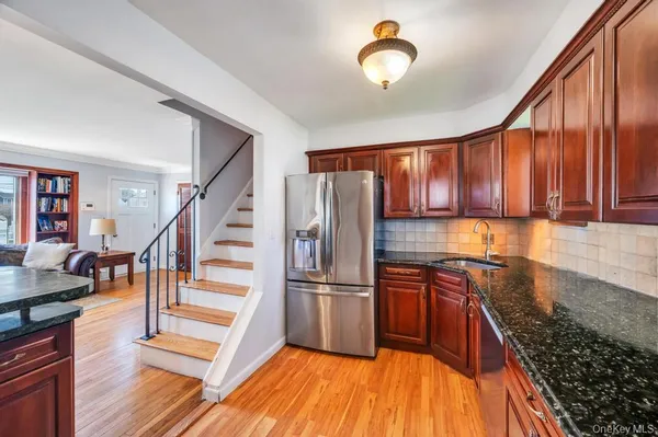 $599,999 | 398 33rd Street, Lindenhurst, NY 11757