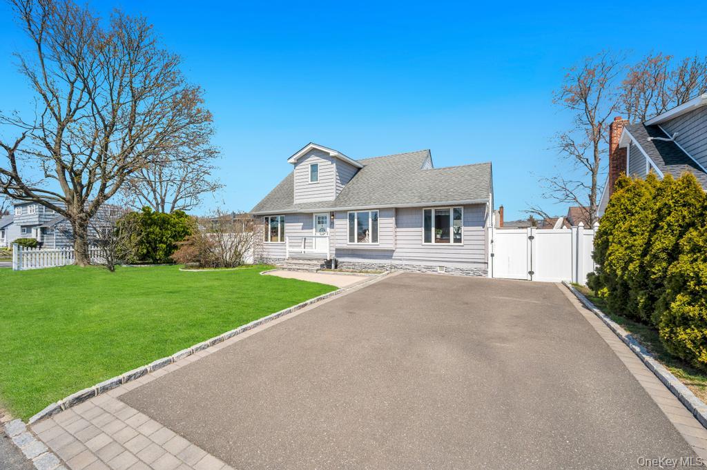 398 33rd Street Lindenhurst, NY 11757 - Photo 4 of 44 a front view of a house with a yard