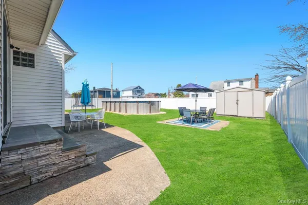 $599,999 | 398 33rd Street, Lindenhurst, NY 11757