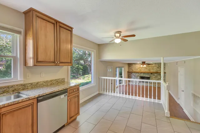 $2,900 | 2327 West Palmer Drive, Charleston, SC 29414