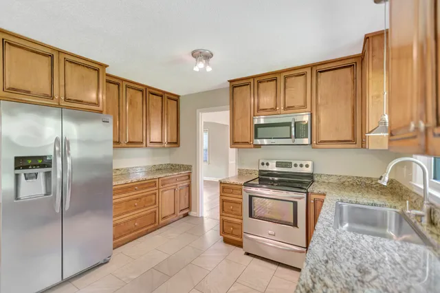 $2,900 | 2327 West Palmer Drive, Charleston, SC 29414