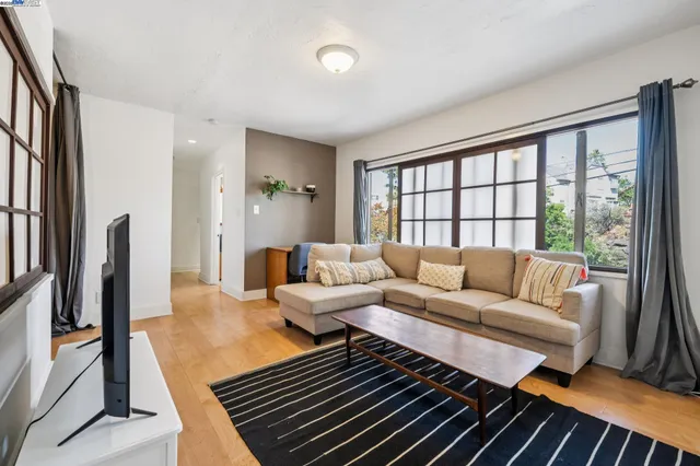 $849,000 | 5936 Broadway, Oakland, CA 94618