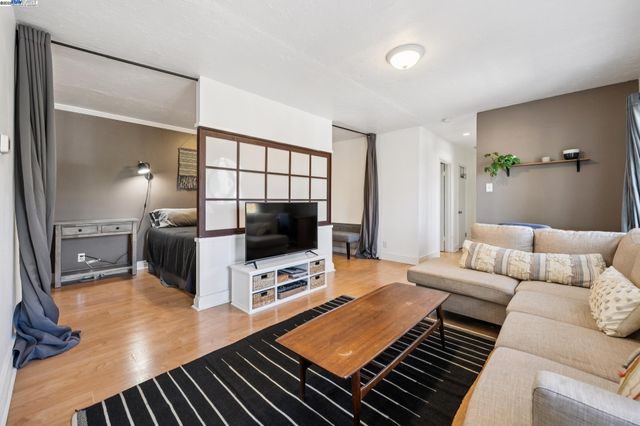 $849,000 | 5936 Broadway, Oakland, CA 94618