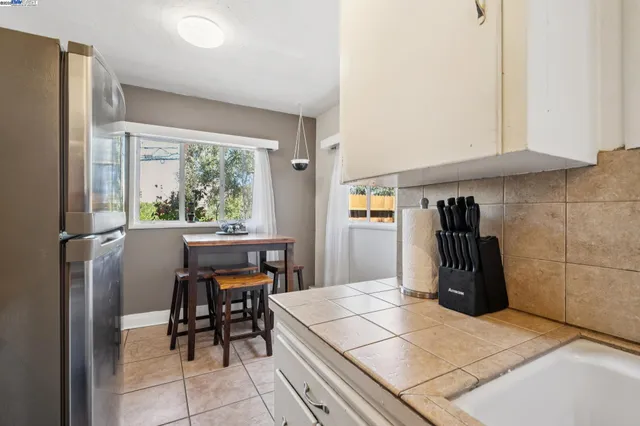$849,000 | 5936 Broadway, Oakland, CA 94618