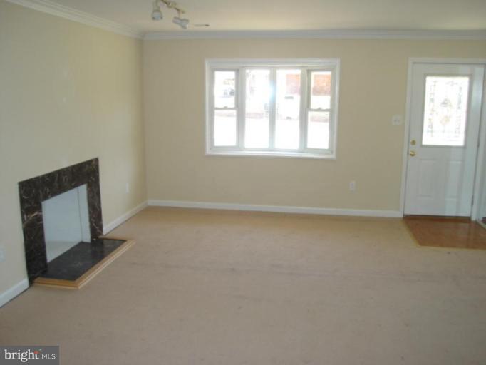 3912 Bryce Road Alexandria, VA 22312 - Photo 5 of 11 Living Room