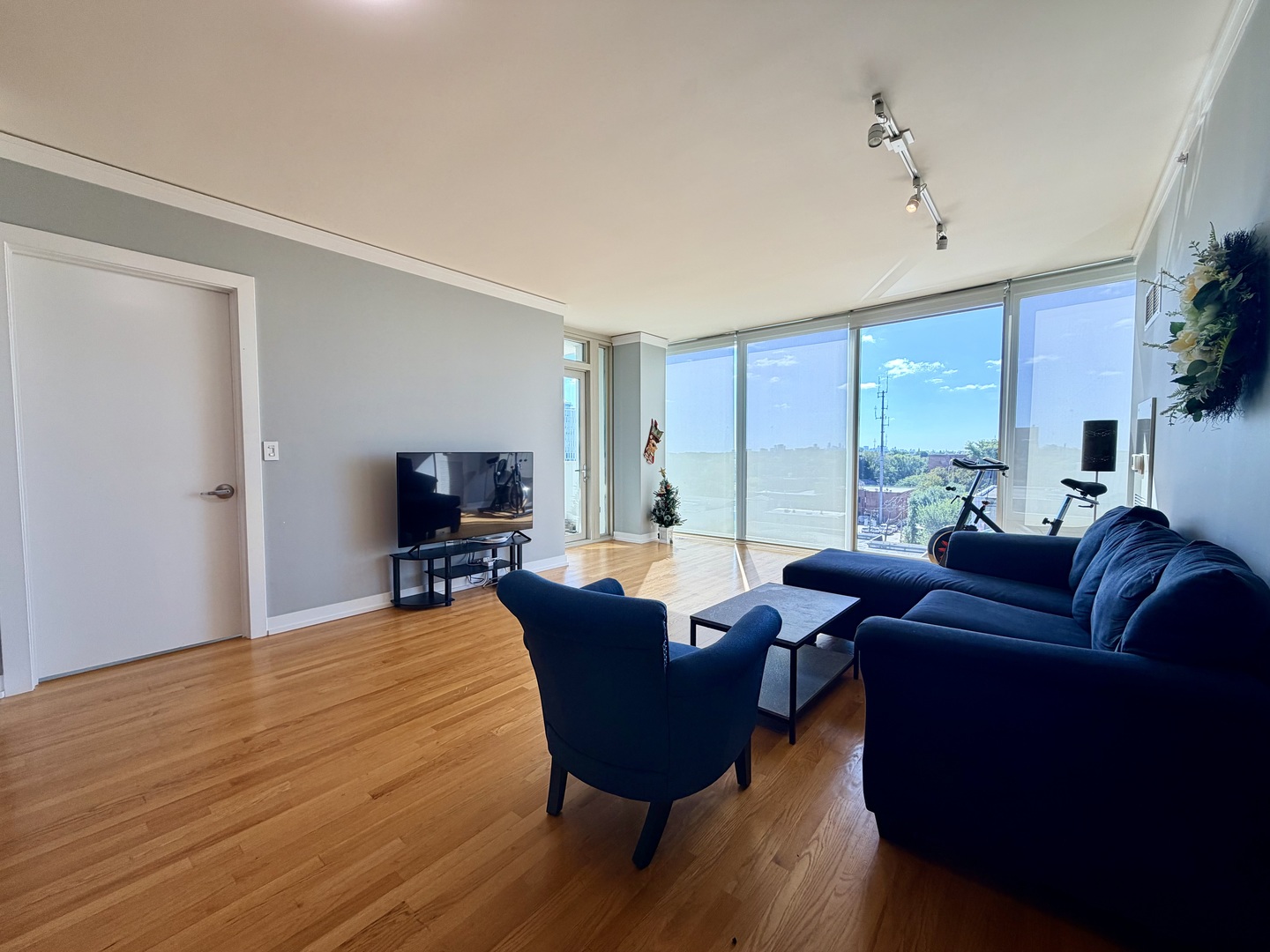 1570 Elmwood Avenue, Unit 802 Evanston, IL 60201 - Photo 13 of 31