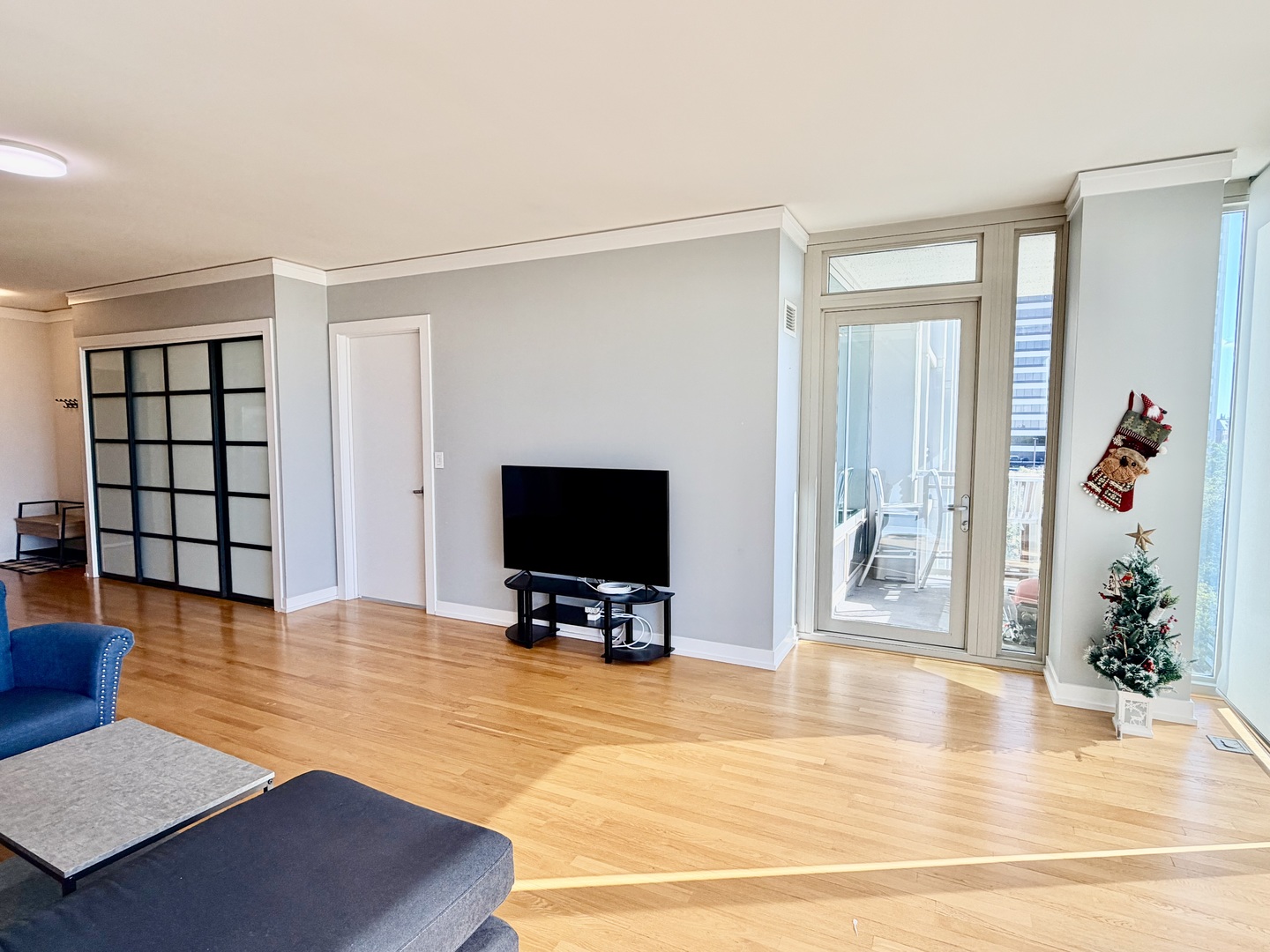 1570 Elmwood Avenue, Unit 802 Evanston, IL 60201 - Photo 16 of 31