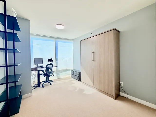 $555,000 | 1570 Elmwood Avenue, Unit 802, Evanston, IL 60201