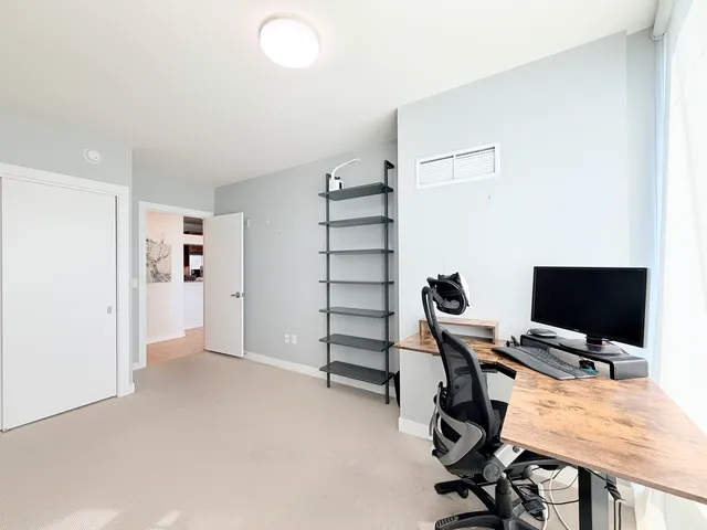 $555,000 | 1570 Elmwood Avenue, Unit 802, Evanston, IL 60201