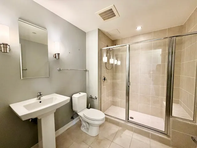 $555,000 | 1570 Elmwood Avenue, Unit 802, Evanston, IL 60201