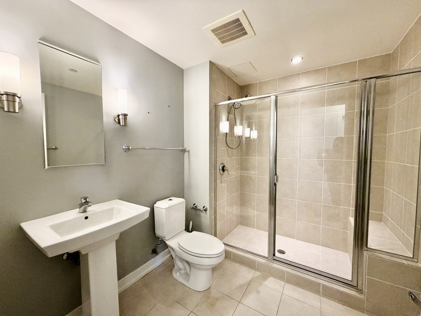 1570 Elmwood Avenue, Unit 802 Evanston, IL 60201 - Photo 20 of 31