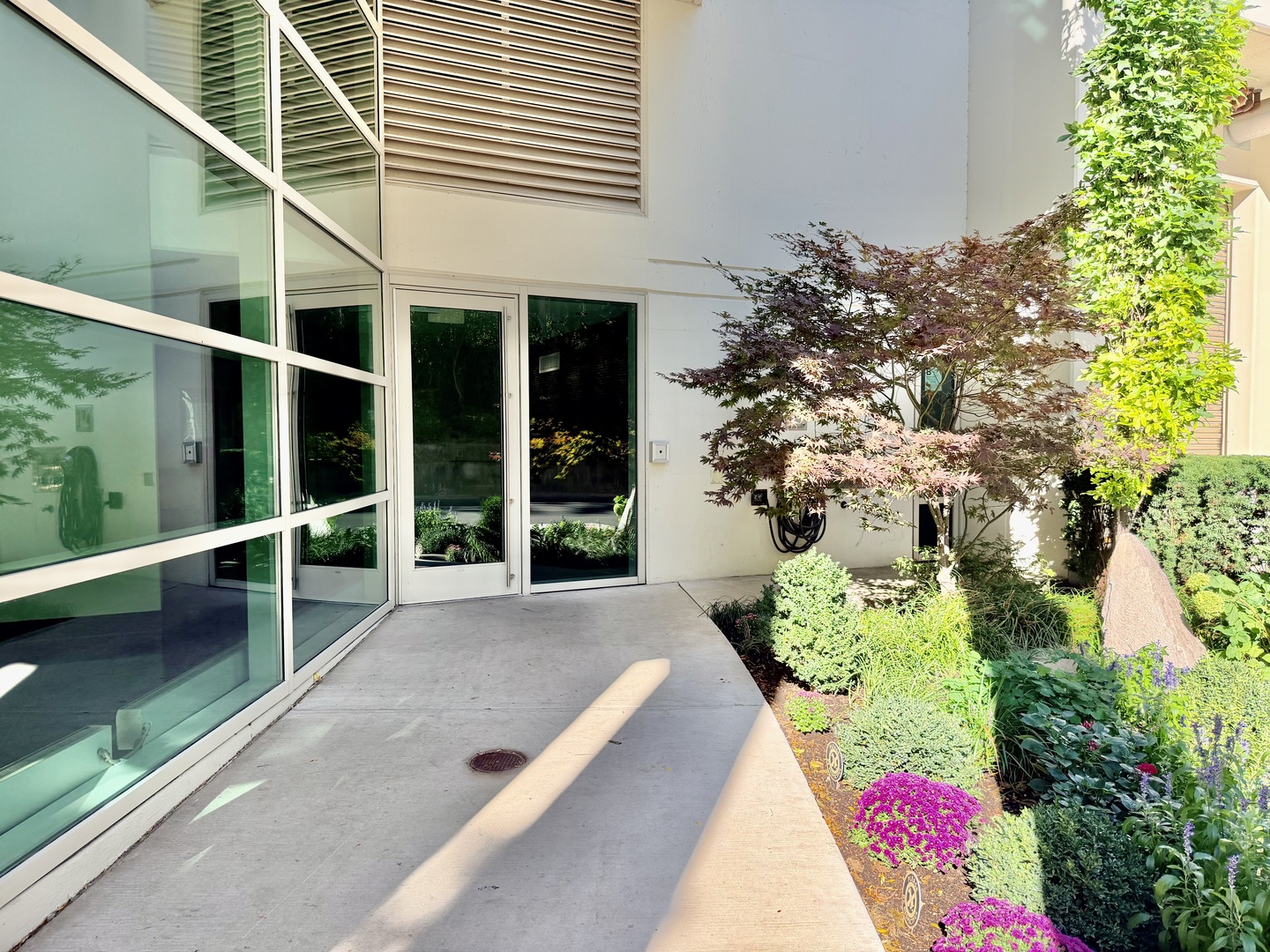 1570 Elmwood Avenue, Unit 802 Evanston, IL 60201 - Photo 2 of 31