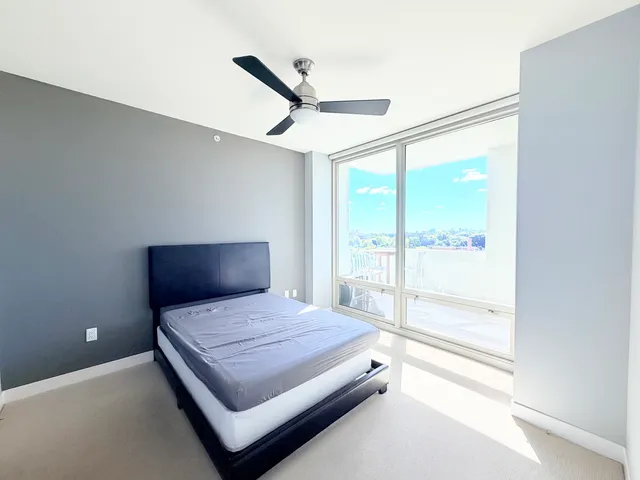 $555,000 | 1570 Elmwood Avenue, Unit 802, Evanston, IL 60201