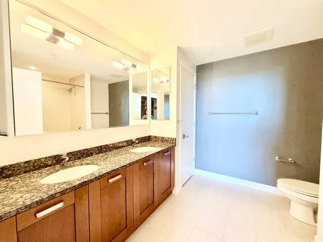 $555,000 | 1570 Elmwood Avenue, Unit 802, Evanston, IL 60201