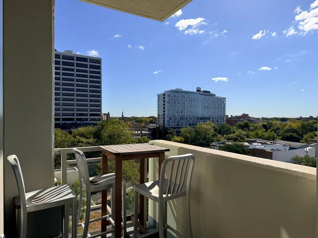 $555,000 | 1570 Elmwood Avenue, Unit 802, Evanston, IL 60201