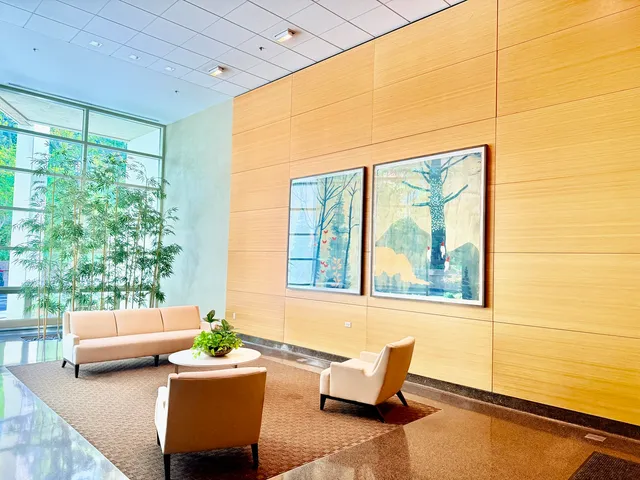 $555,000 | 1570 Elmwood Avenue, Unit 802, Evanston, IL 60201