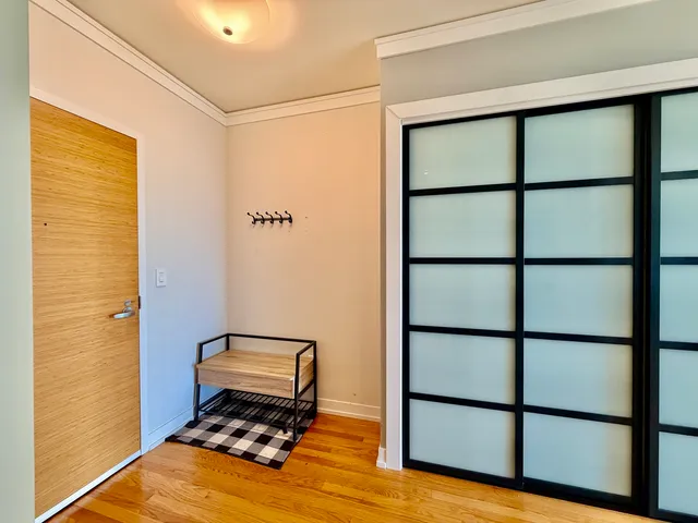 $555,000 | 1570 Elmwood Avenue, Unit 802, Evanston, IL 60201