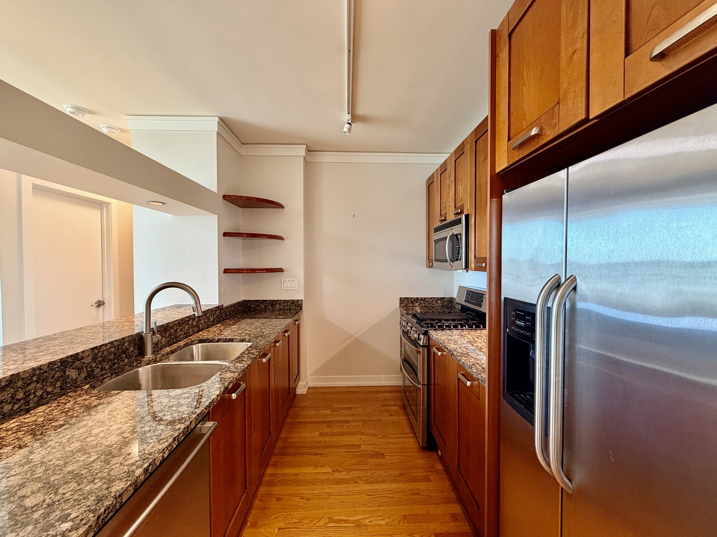 1570 Elmwood Avenue, Unit 802 Evanston, IL 60201 - Photo 9 of 31