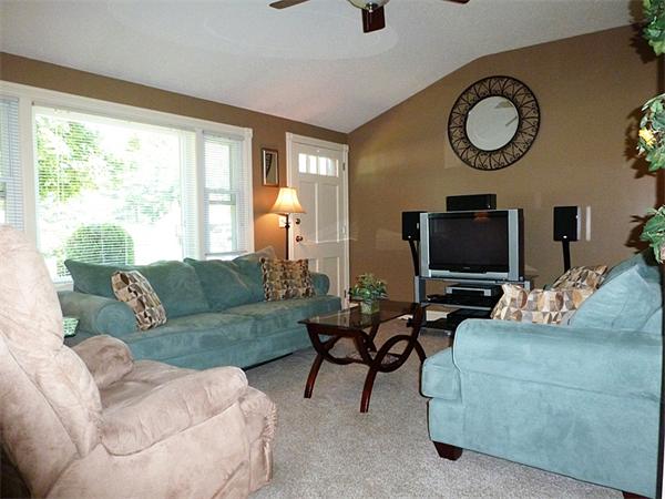 108 Corcoran Boulevard Springfield, MA 01118 - Photo 11 of 26 Gallery Image 11