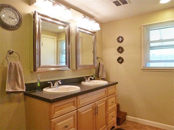 108 Corcoran Boulevard Springfield, MA 01118 - Photo 14 of 26 Gallery Image 14