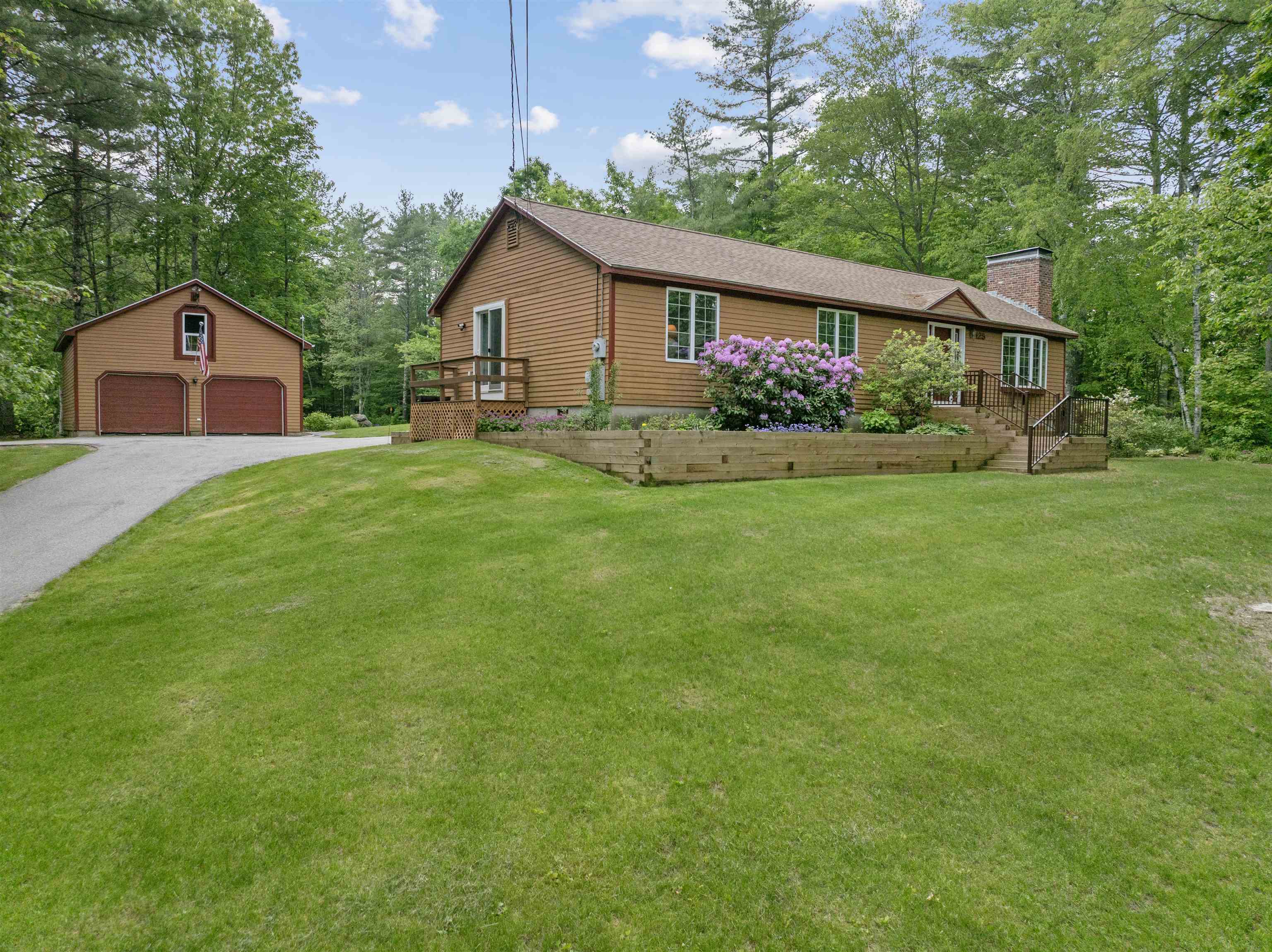 125 Pleasant Street Meredith, NH 03253 - Photo 1 of 40