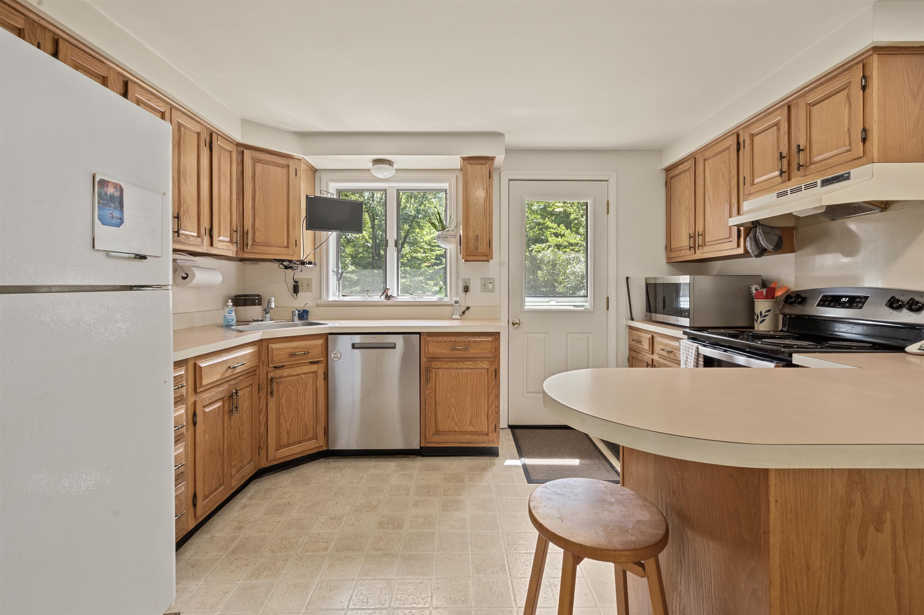 125 Pleasant Street Meredith, NH 03253 - Photo 19 of 40