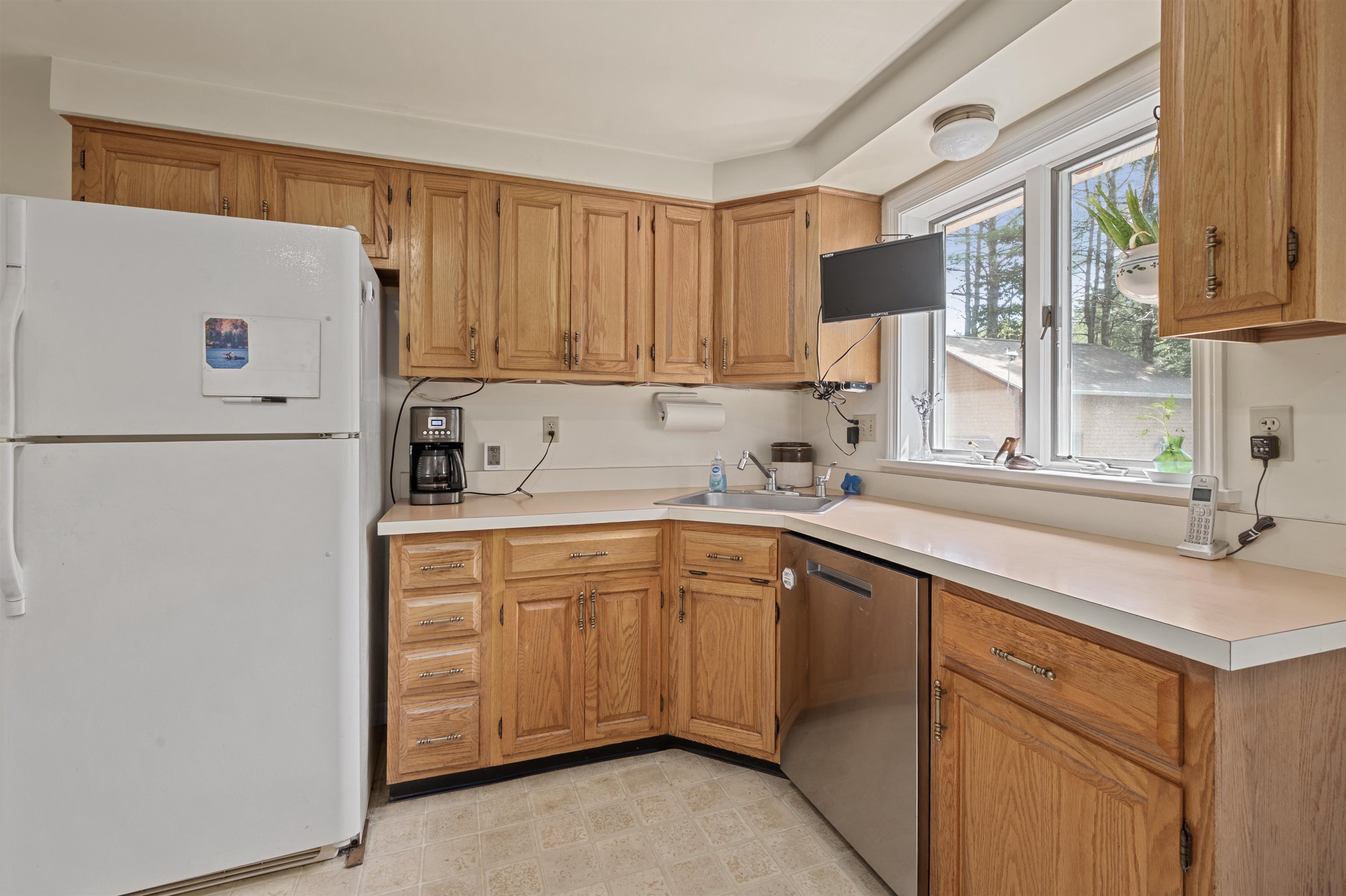 125 Pleasant Street Meredith, NH 03253 - Photo 20 of 40