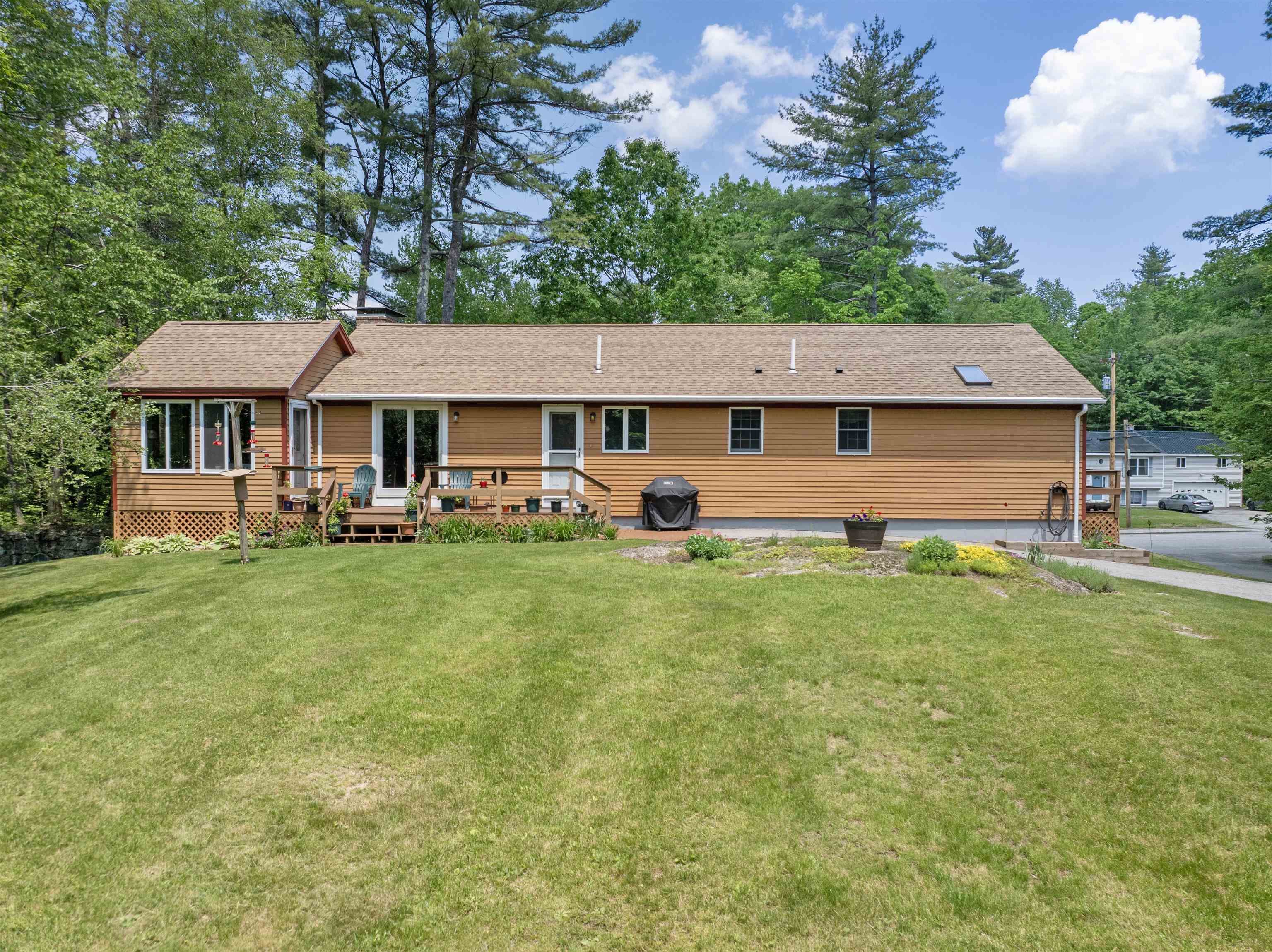 125 Pleasant Street Meredith, NH 03253 - Photo 2 of 40