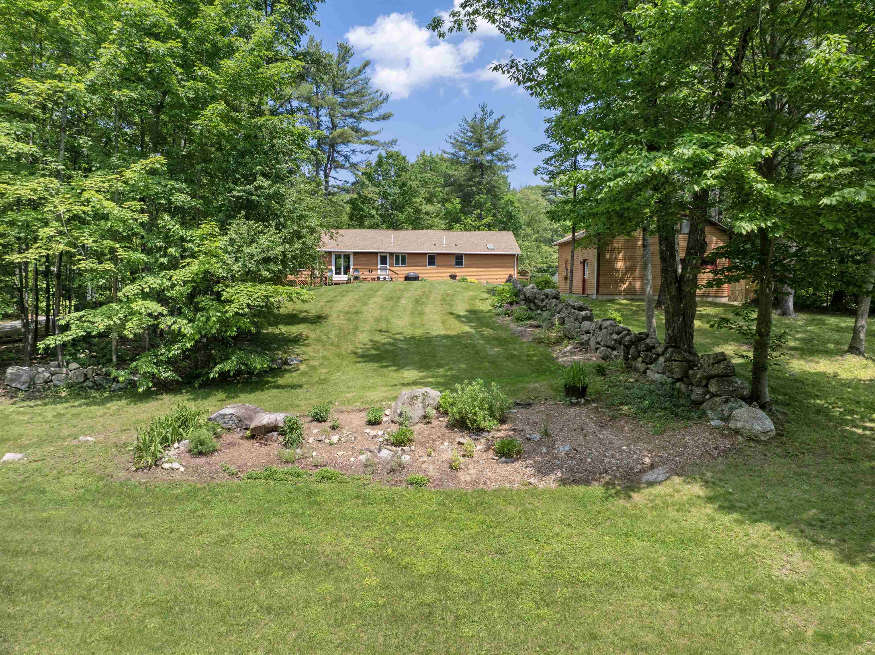 125 Pleasant Street Meredith, NH 03253 - Photo 3 of 40