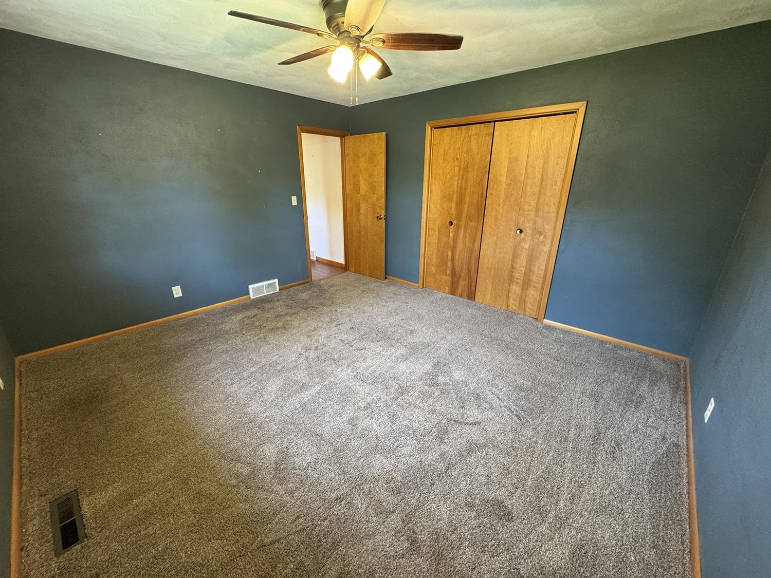 401 South Ridge Street Shannon, IL 61078 - Photo 22 of 40 a view of an empty room with a window