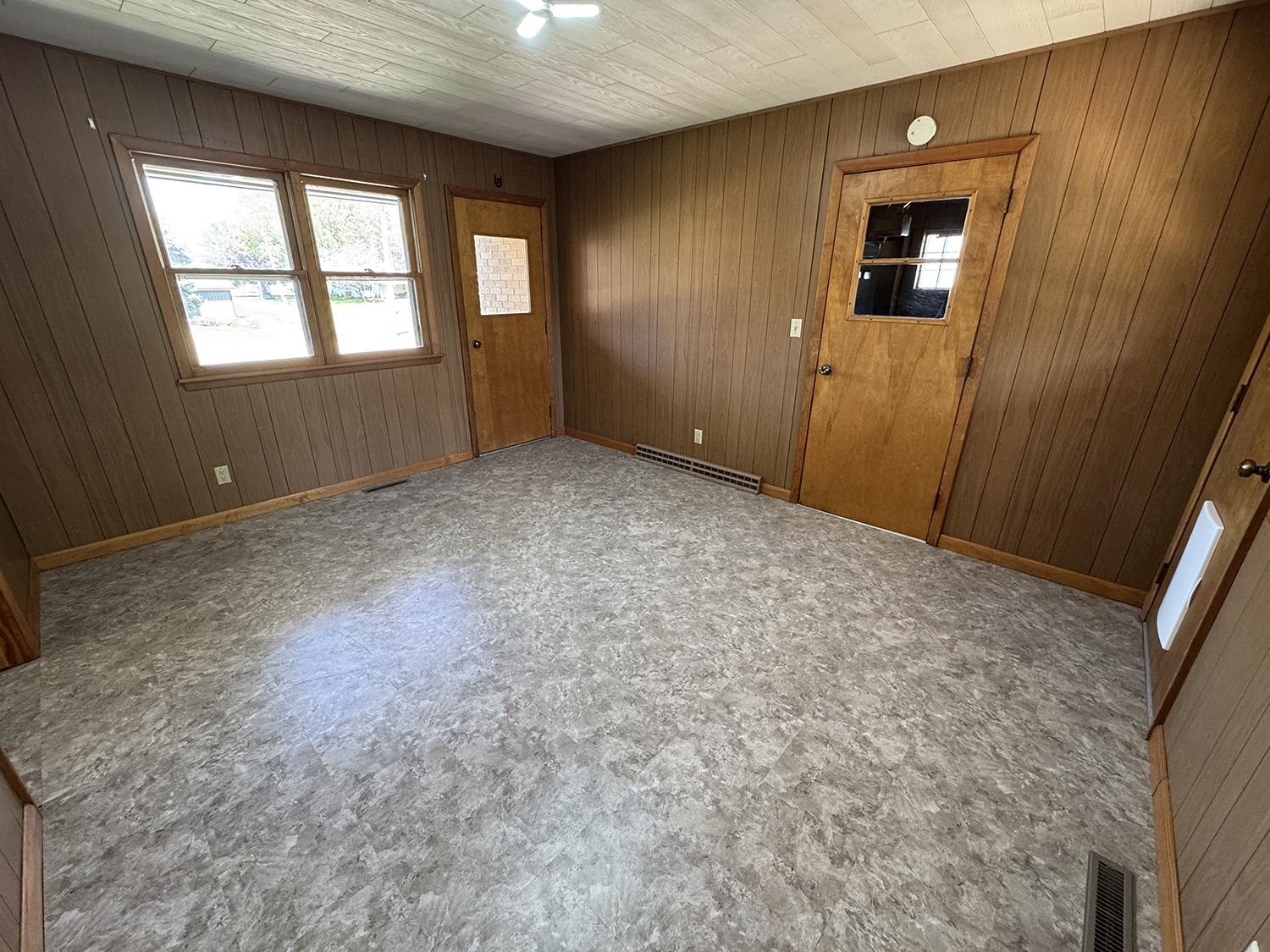 401 South Ridge Street Shannon, IL 61078 - Photo 31 of 40 an empty room with windows and closet