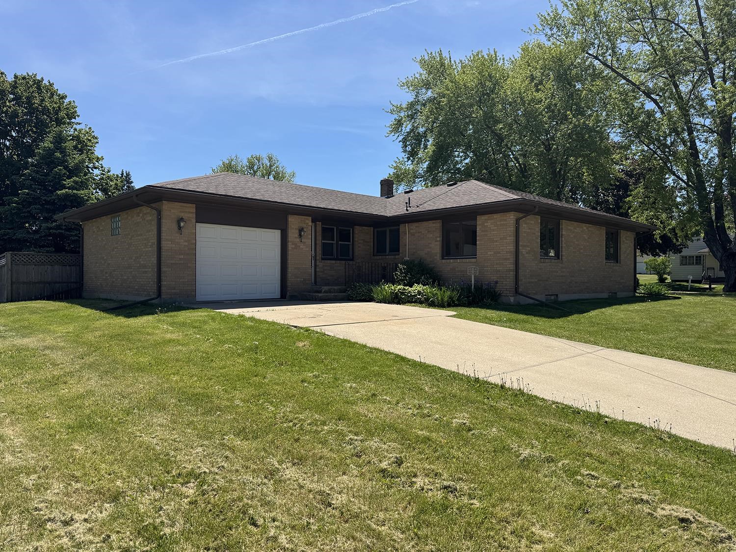 401 South Ridge Street Shannon, IL 61078 - Photo 5 of 40 a house with a yard