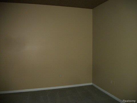 111 Oakbridge Drive Rochester, MI 48306 - Photo 3 of 19 100_7581.JPG