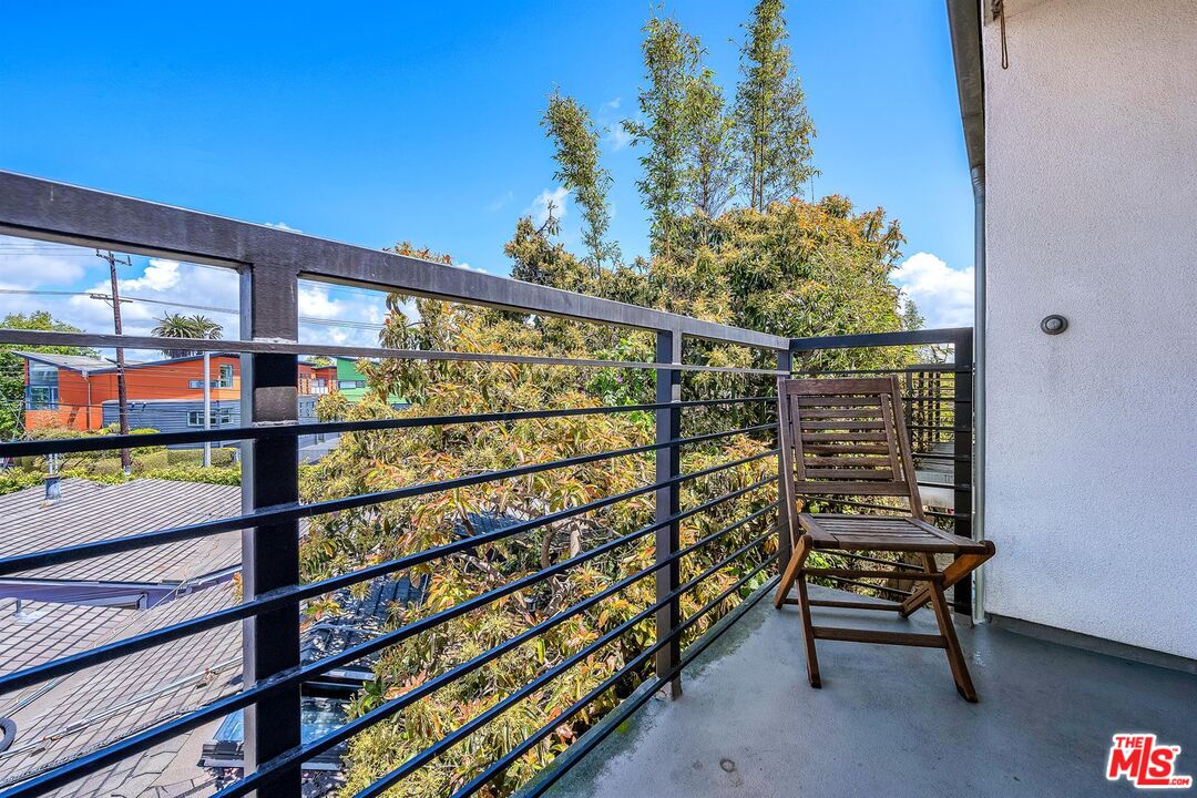 815 Hampton Drive, Unit 5B Venice, CA 90291 - Photo 14 of 20 a view of outdoor seating