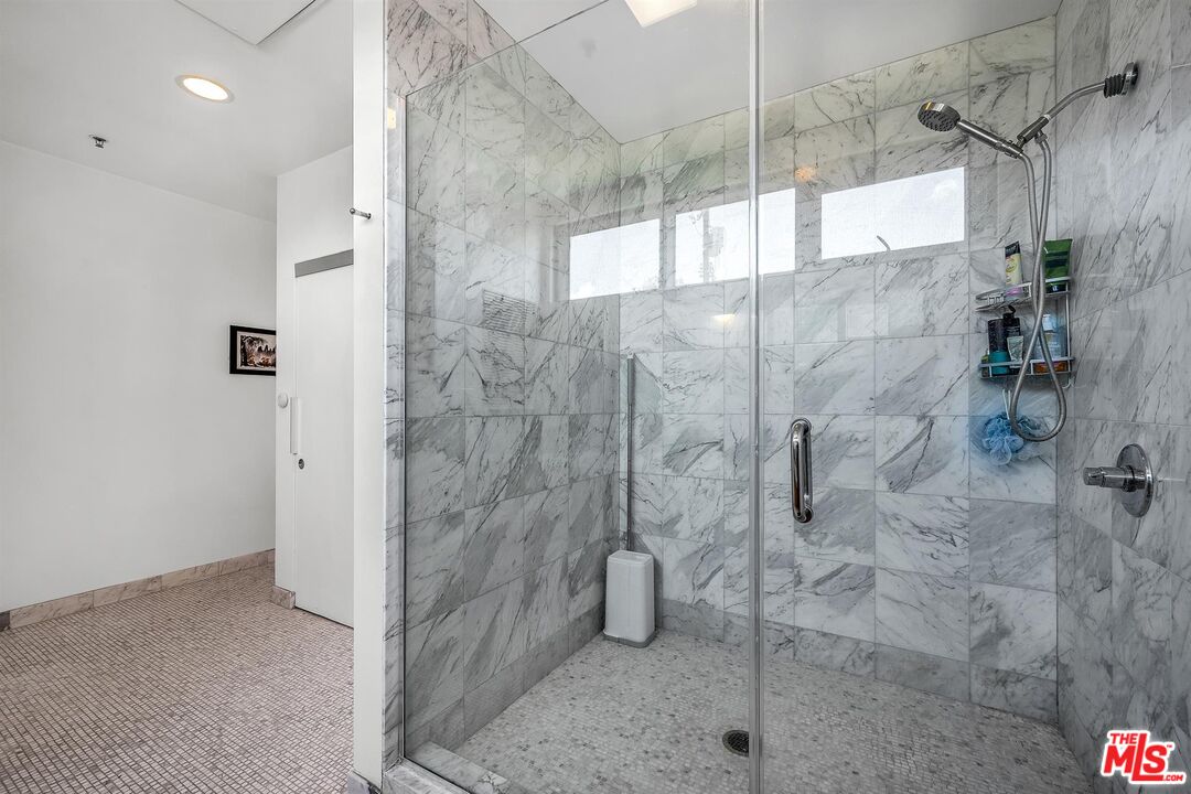 815 Hampton Drive, Unit 5B Venice, CA 90291 - Photo 17 of 20 a bathroom with a shower