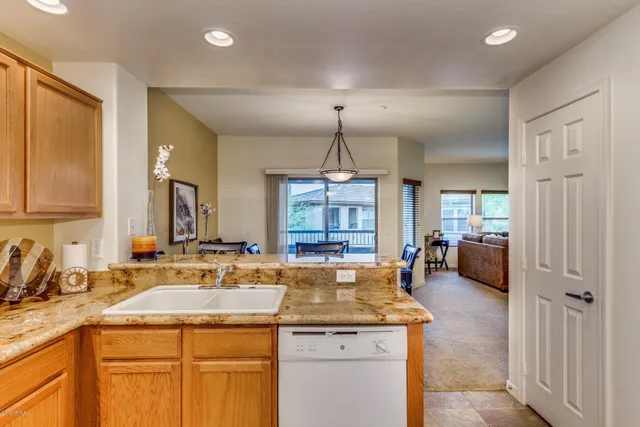 $3,600 | 33550 North Dove Lakes Drive, Unit 2042, Cave Creek, AZ 85331