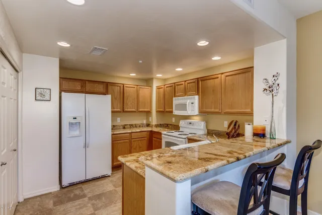 $3,600 | 33550 North Dove Lakes Drive, Unit 2042, Cave Creek, AZ 85331