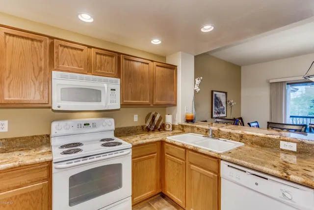 $3,600 | 33550 North Dove Lakes Drive, Unit 2042, Cave Creek, AZ 85331