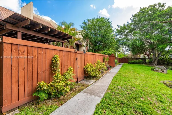 $365,000 | 6724 Southwest 114th Place, Unit E, Miami, FL 33173