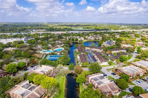 $365,000 | 6724 Southwest 114th Place, Unit E, Miami, FL 33173