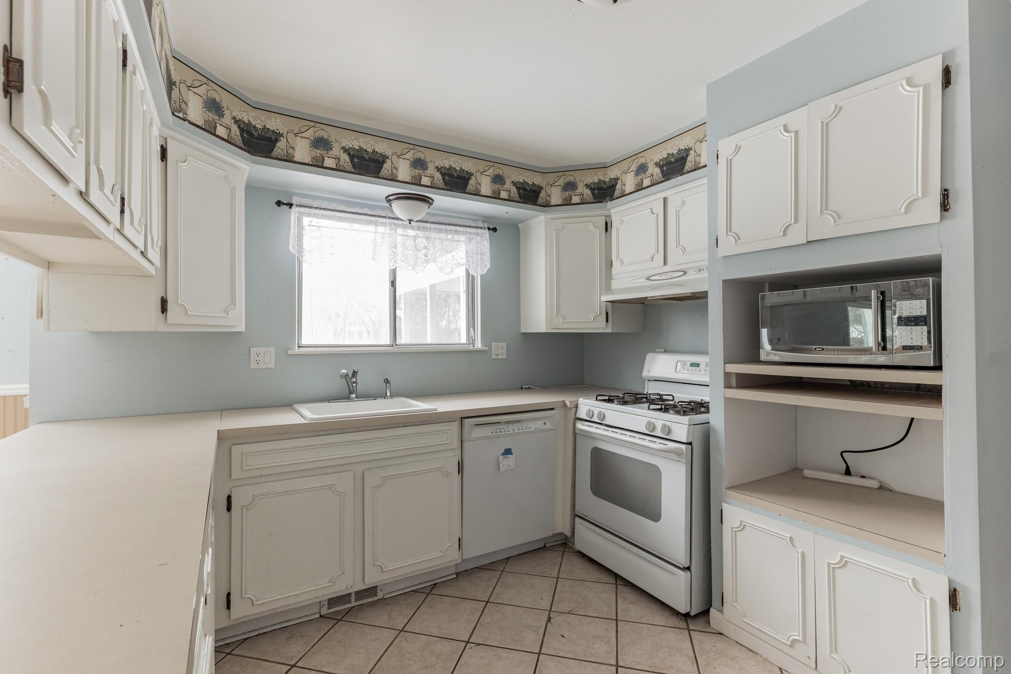 36309 Paddleford Road Farmington, MI 48331 - Photo 12 of 32 12.jpg