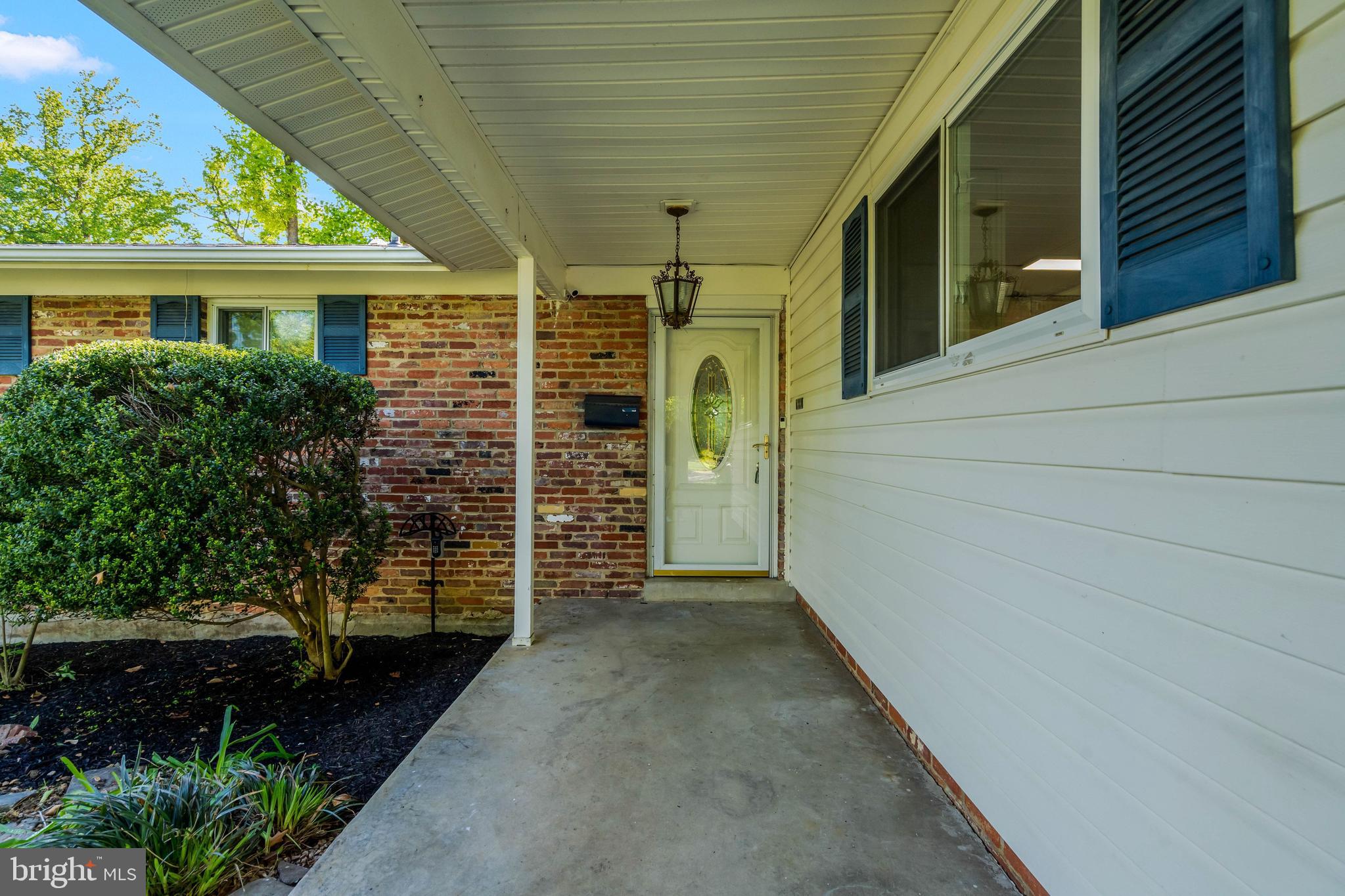 8909 Victoria Road Springfield, VA 22151 - Photo 3 of 41