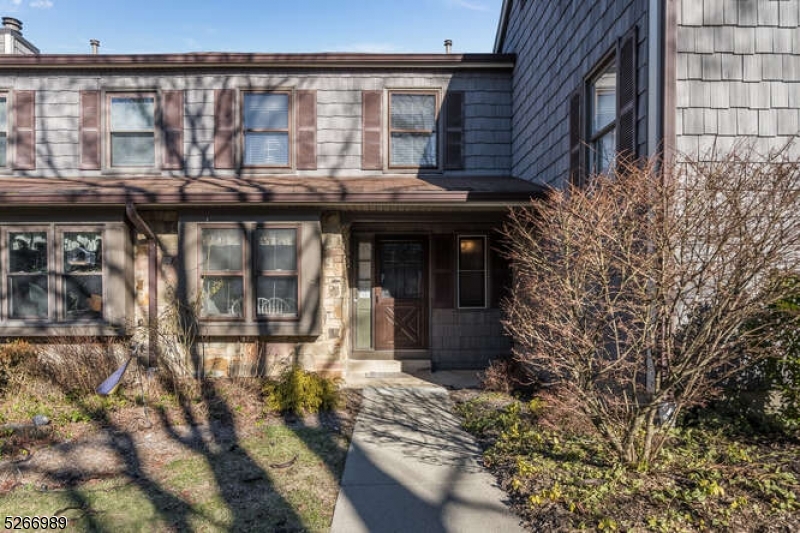 32 Barn Owl Drive, Hackettstown, NJ 07840 Compass